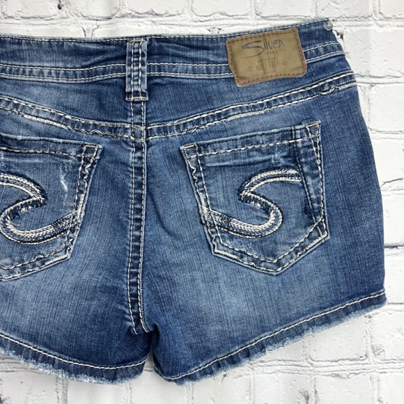 |•SILVER JEANS•| 'Berkley Short' Stretch Jean Shorts W26xL3 - Picture 4 of 13